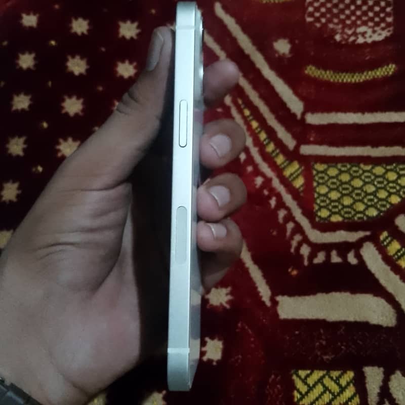 Apple iPhone 13 2