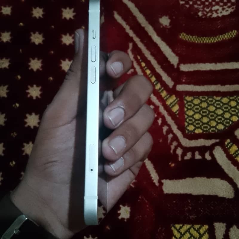 Apple iPhone 13 3