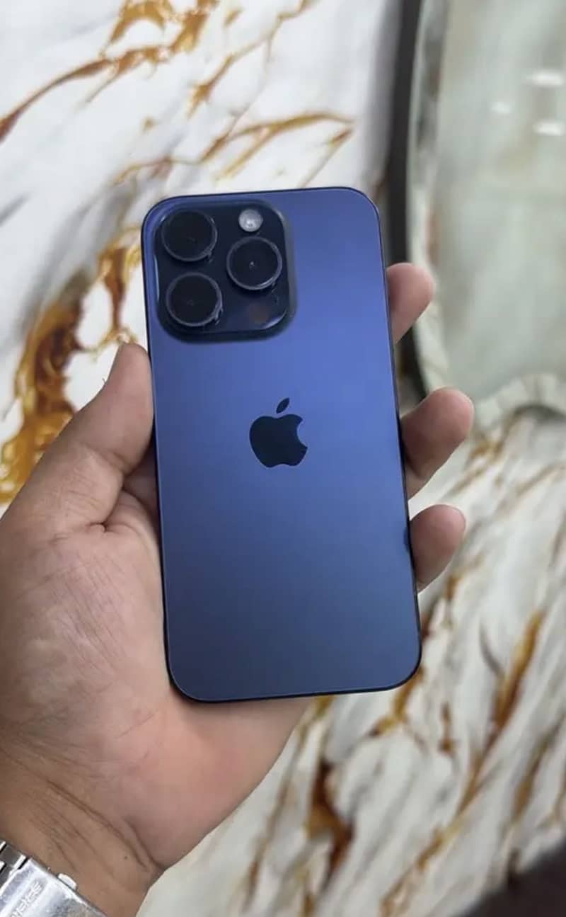 Apple iPhone 15 Pro 0