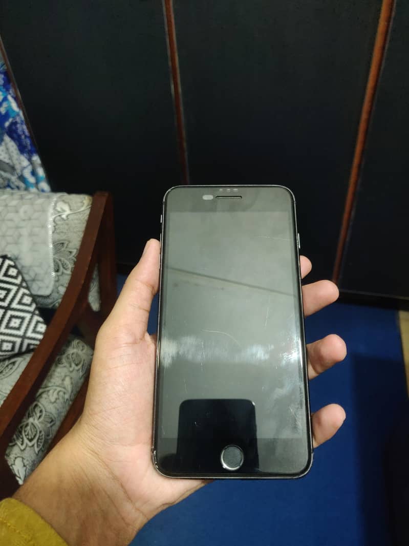 Apple iPhone 8 Plus 1