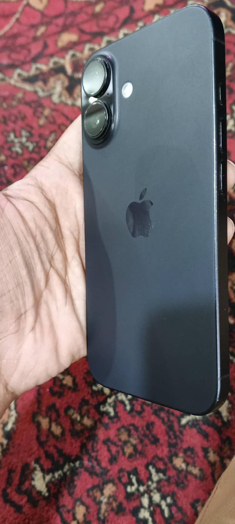 Apple iPhone 16 4