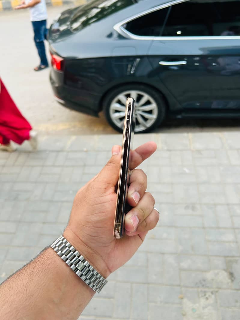 Apple iPhone 11 Pro Max 1