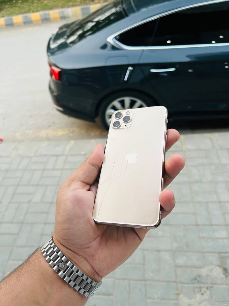 Apple iPhone 11 Pro Max 4