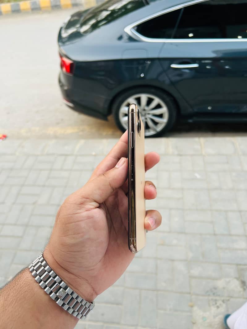 Apple iPhone 11 Pro Max 6