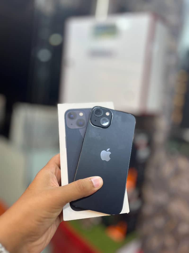 Apple iPhone 13 4
