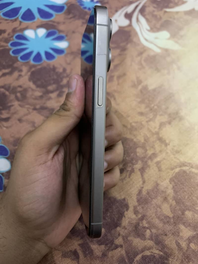 Apple iPhone 15 Pro Max 3