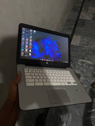 HP Chromebook 4GB RAM 32GB Storage With Charger