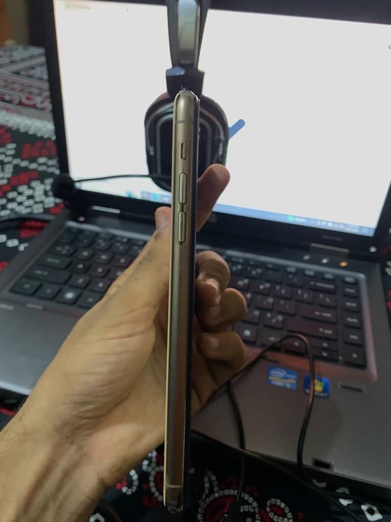 Apple iPhone 11 Pro Max 2