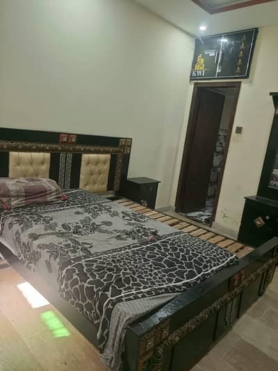 Bed and side table and shokesh and dressing 10/10 condition