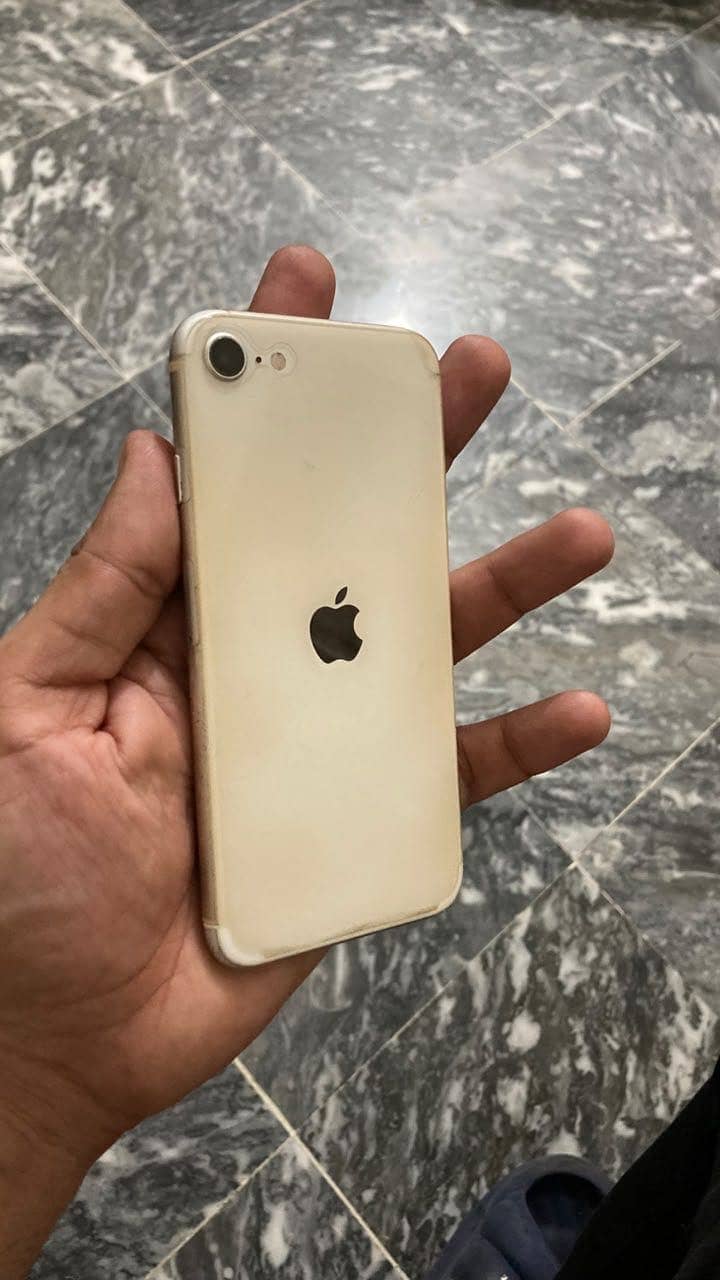 Apple iPhone SE 2020 1