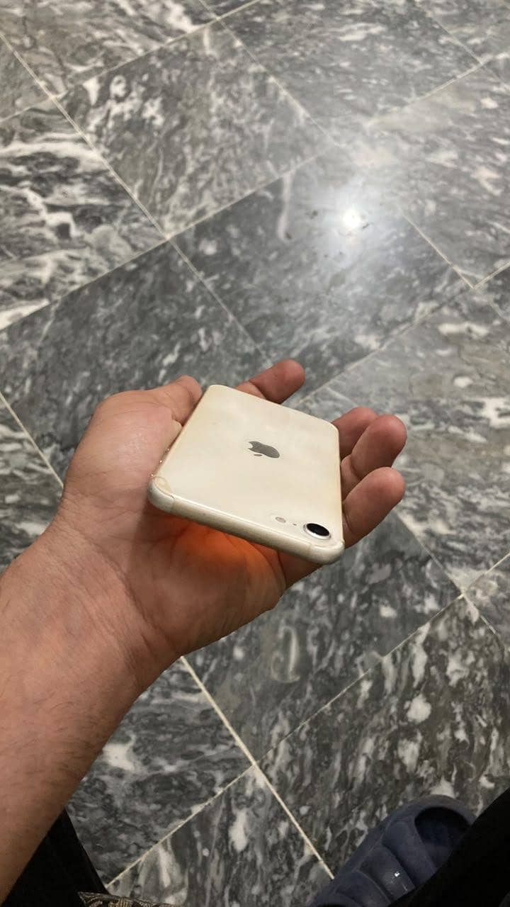 Apple iPhone SE 2020 4