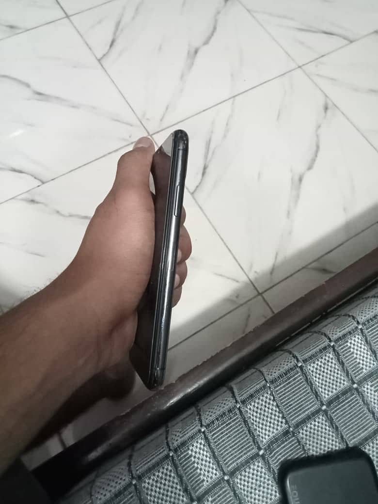 Apple iPhone X 0