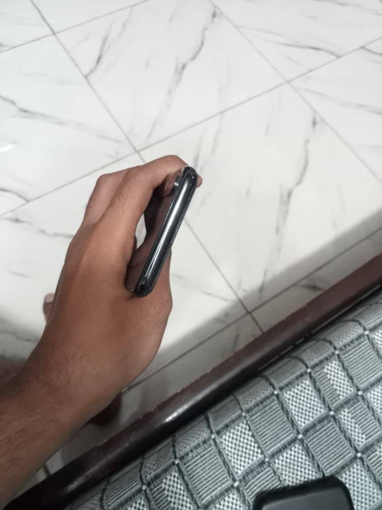 Apple iPhone X 5