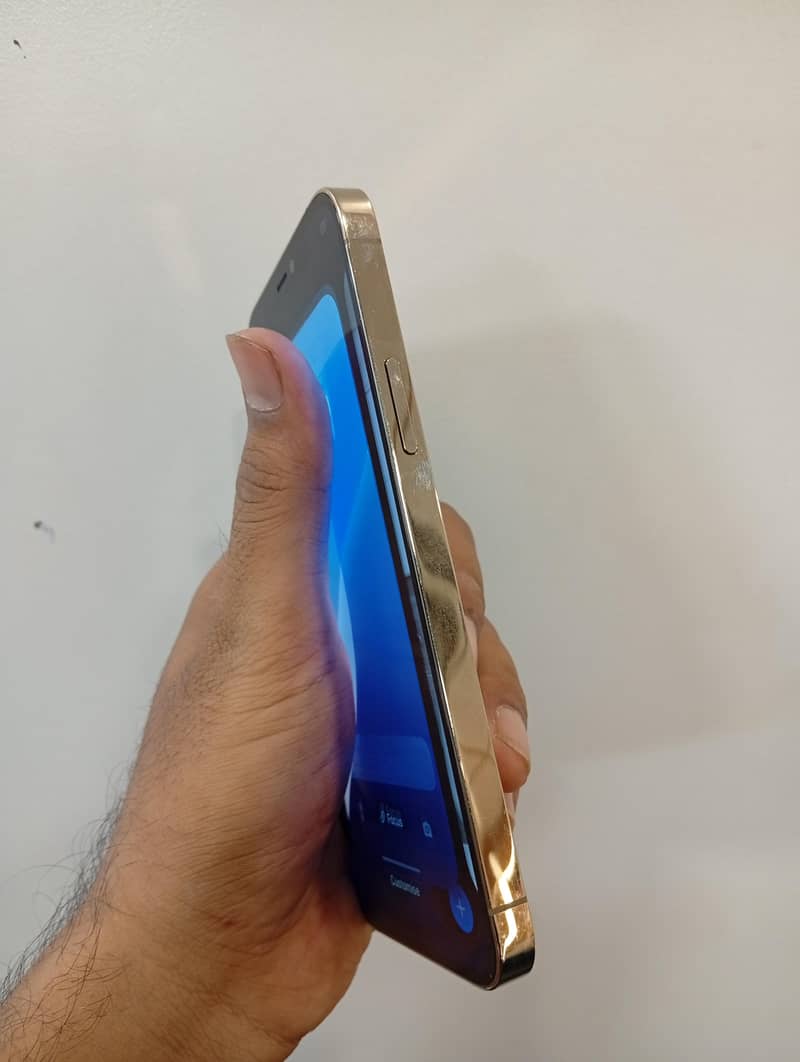 Apple iPhone 12 Pro 2
