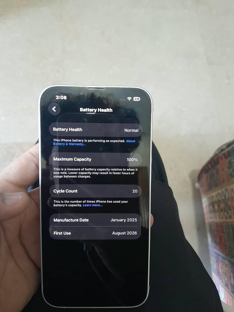 Apple iPhone 16e 6