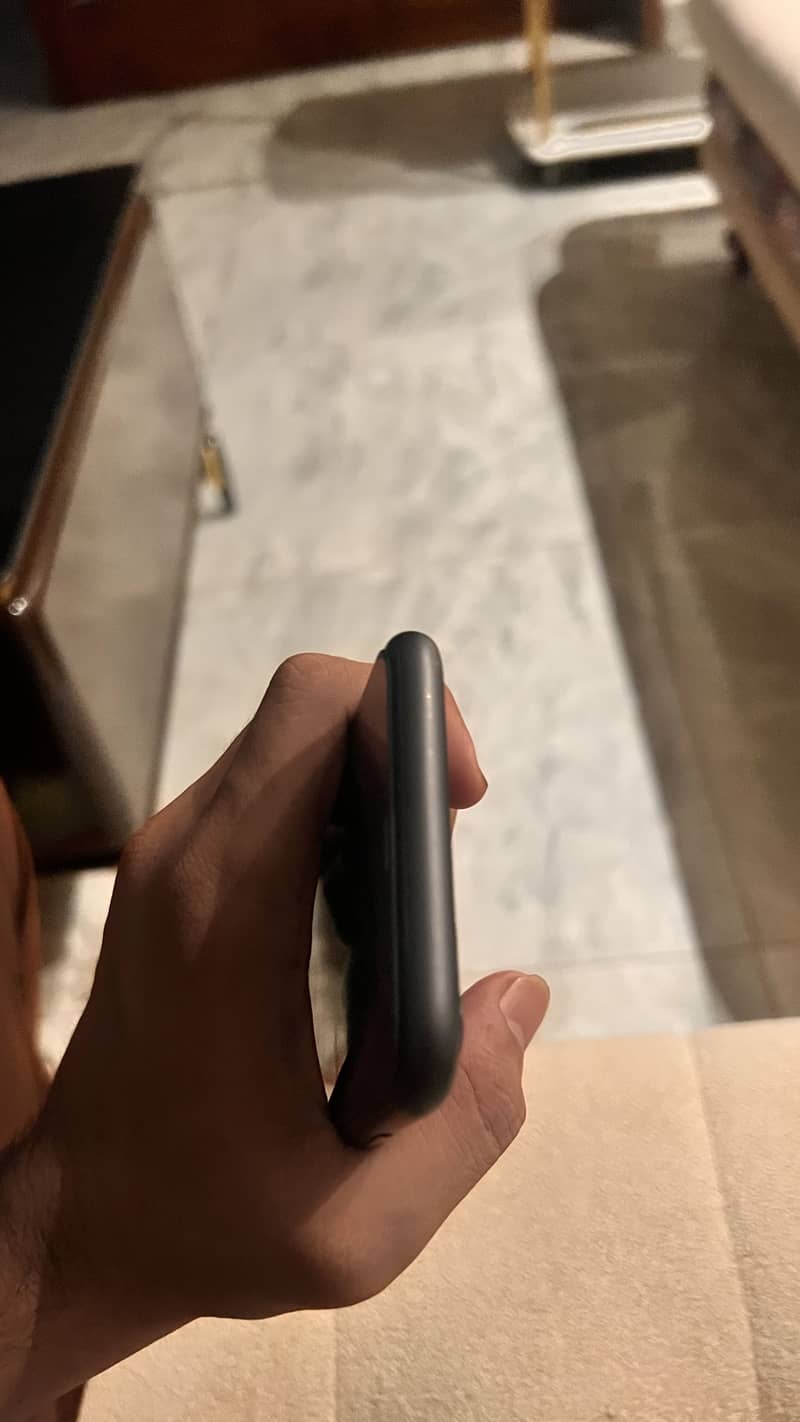 Apple iPhone 11 3