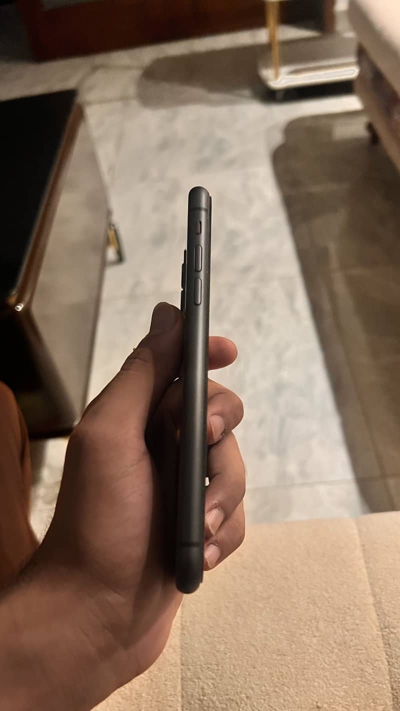 Apple iPhone 11 4