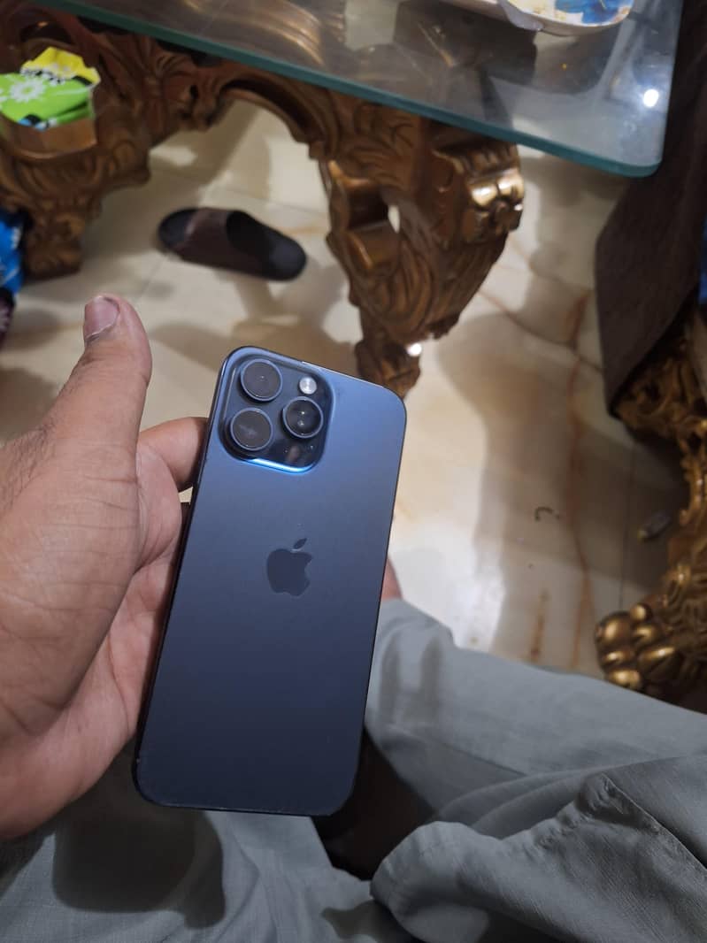 Apple iPhone 15 Pro Max 4