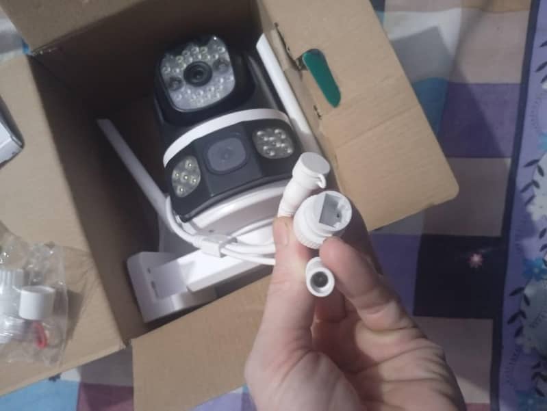 Box Packed WiFi+4G Camera 7