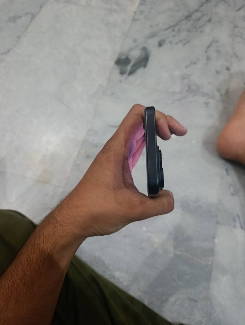Apple iPhone 15 Pro Max 6