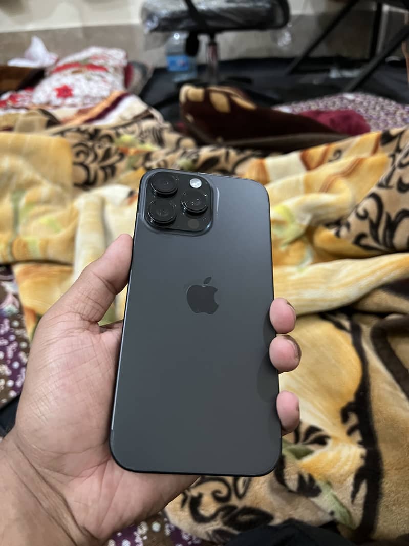 Apple iPhone 16 Pro Max 0