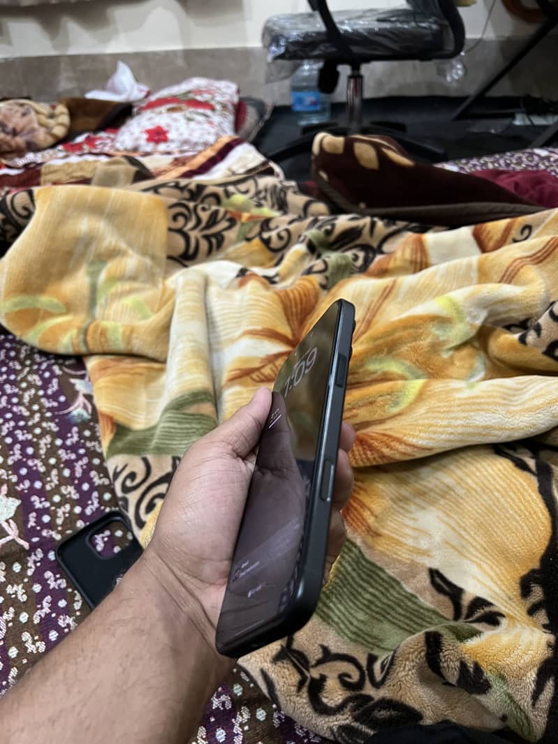 Apple iPhone 16 Pro Max 1