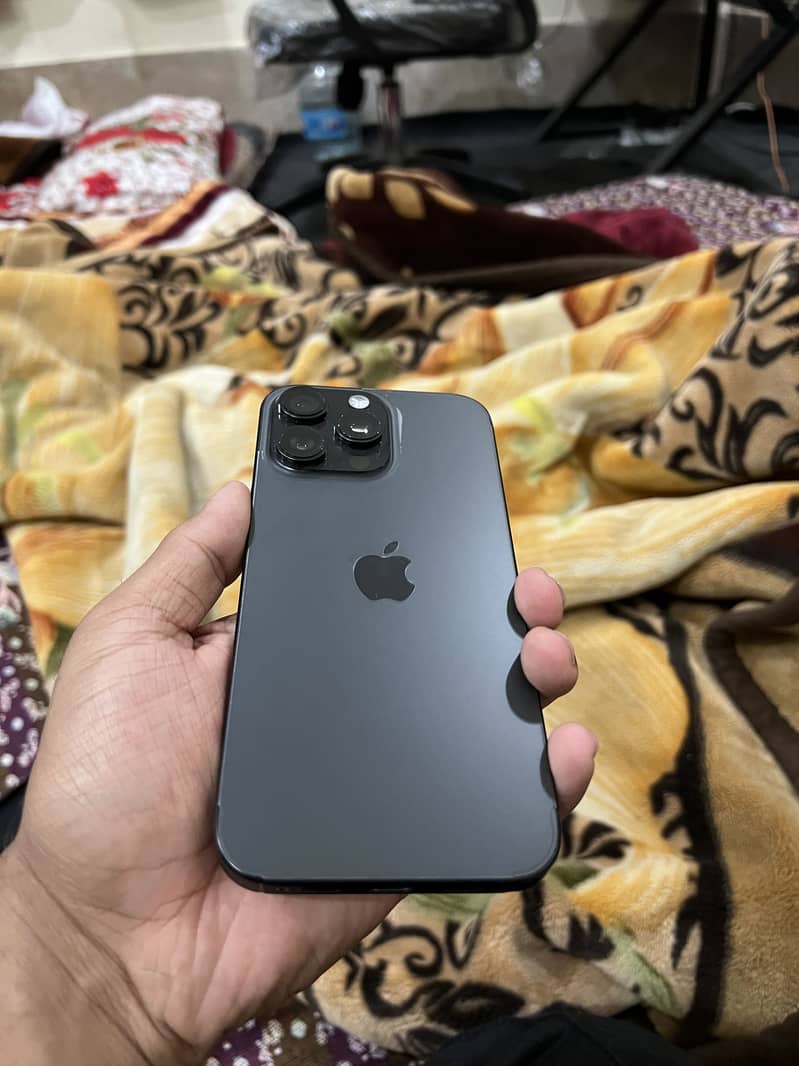 Apple iPhone 16 Pro Max 6