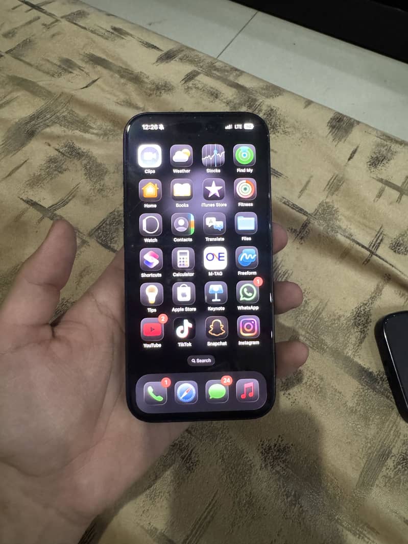 Apple iPhone 15 Pro 2
