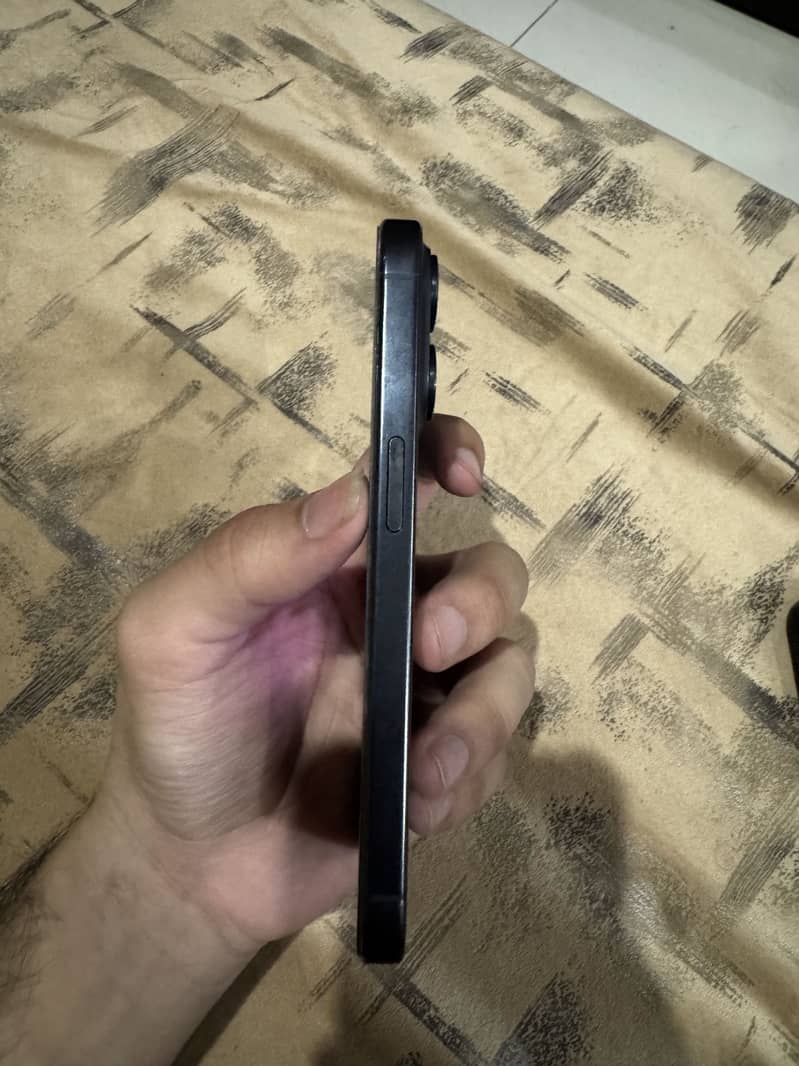 Apple iPhone 15 Pro 3