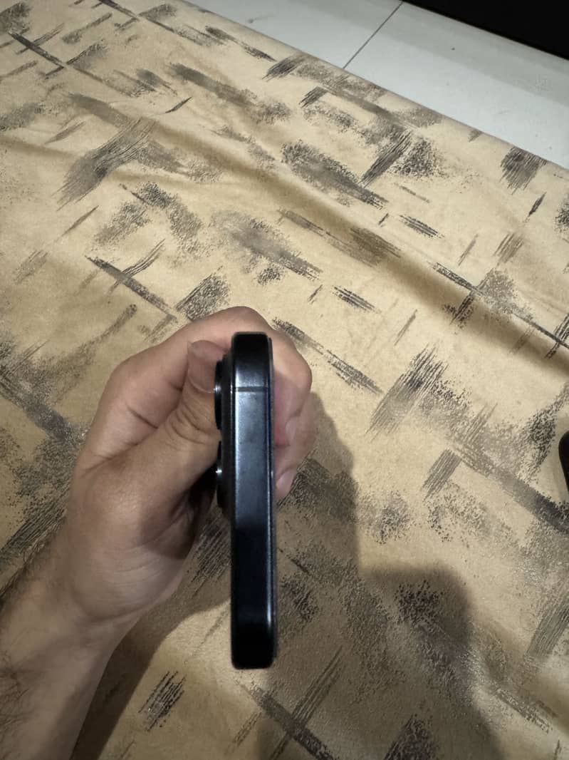 Apple iPhone 15 Pro 4