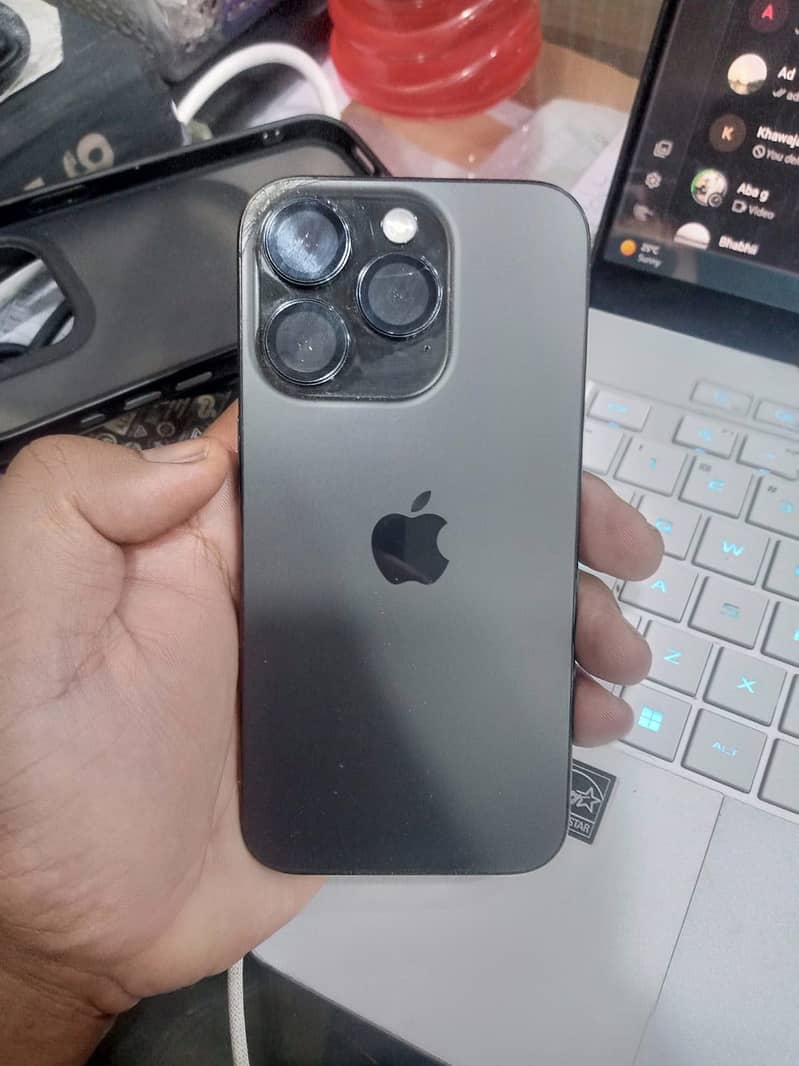 Apple iPhone 15 Pro 4