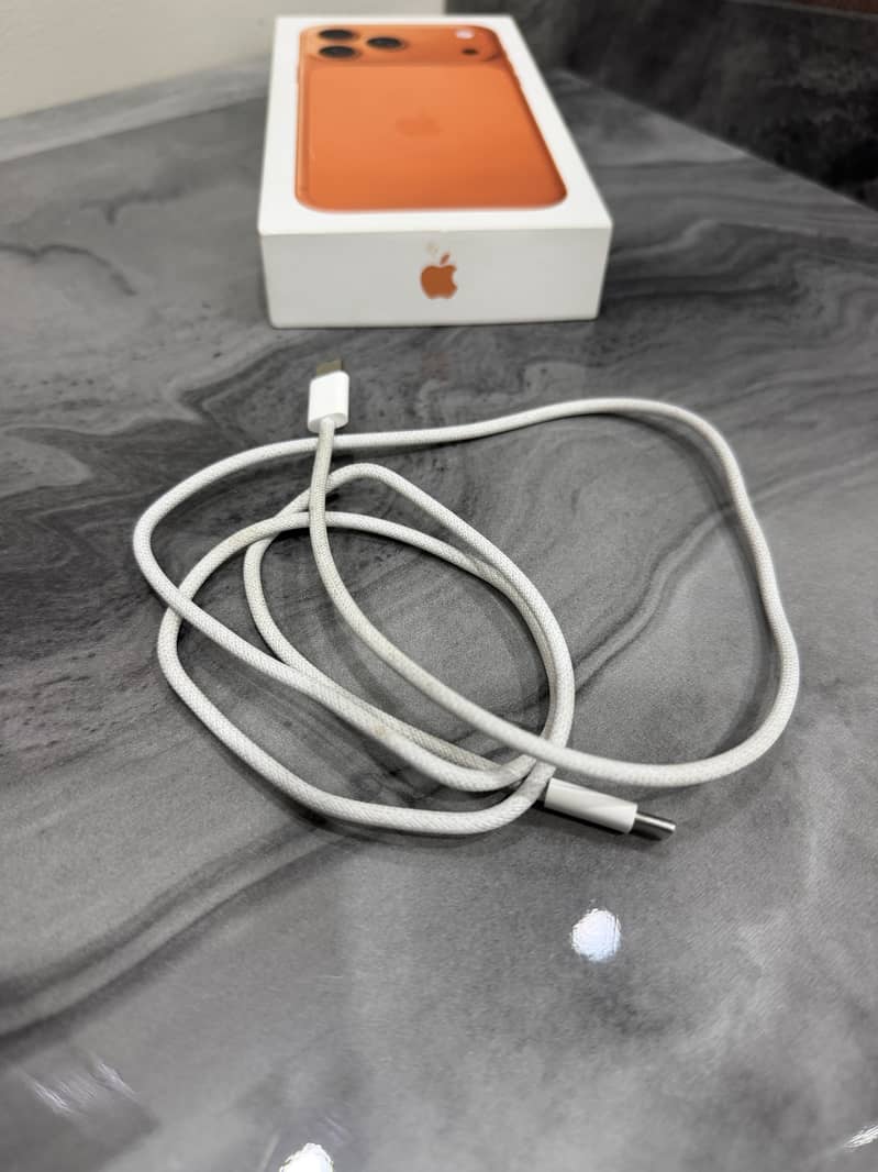 Apple cable 1
