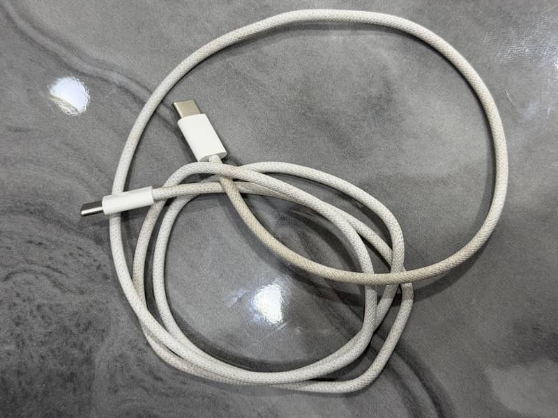 Apple cable 2