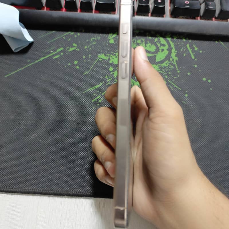 Apple iPhone 16 Pro Max 2