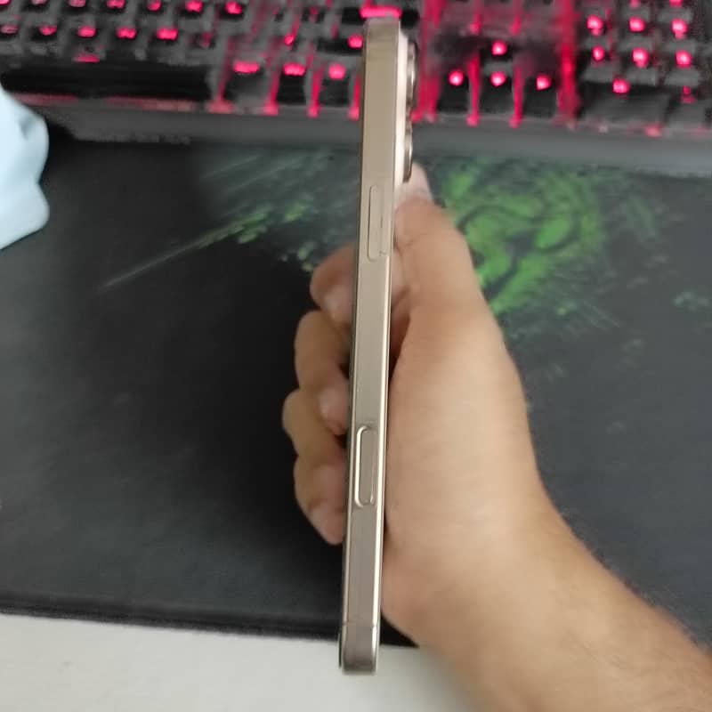 Apple iPhone 16 Pro Max 3