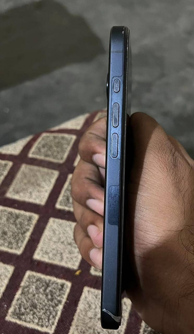 Apple iPhone 15 Pro 0