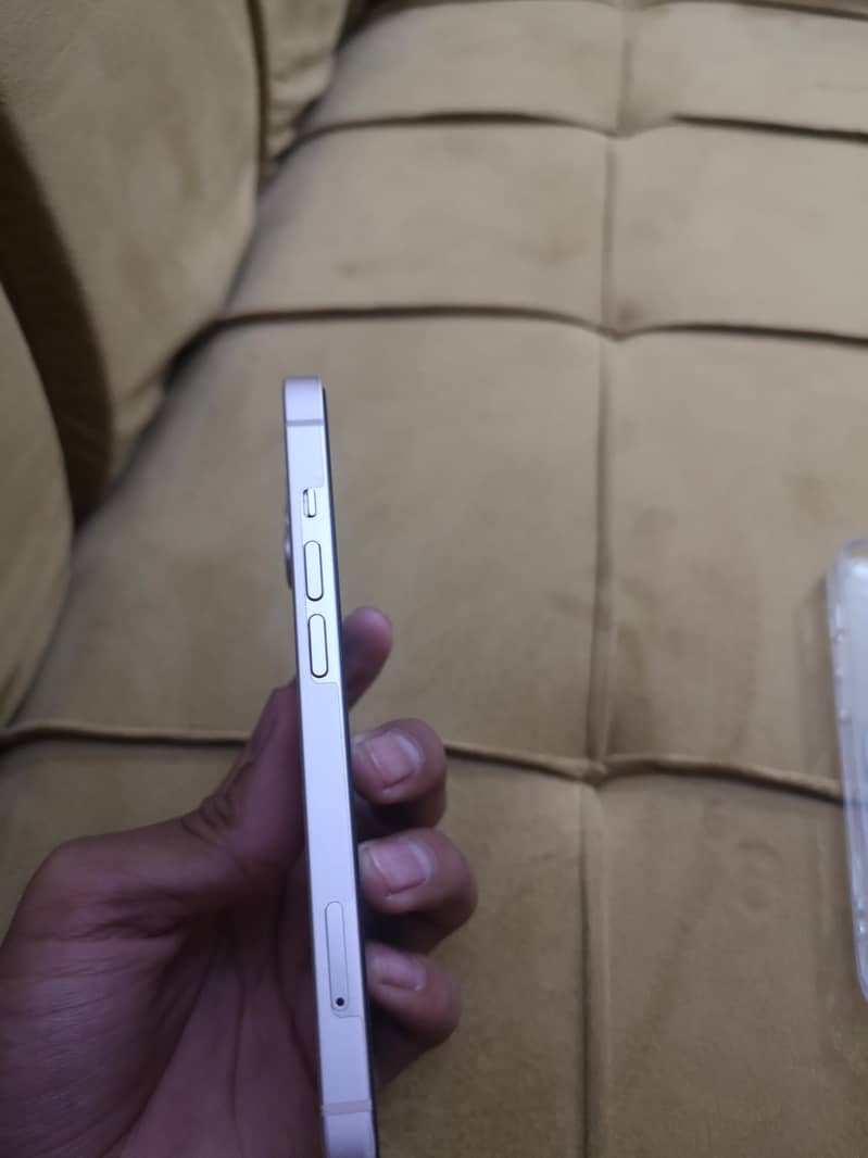 Apple iPhone 13 1