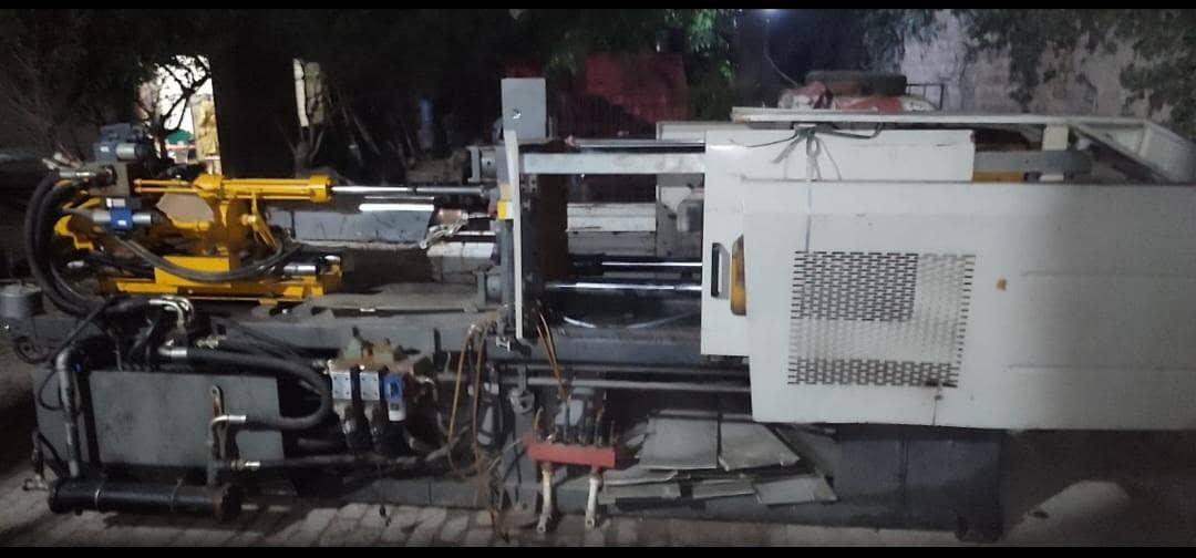 plastic molding machine 3
