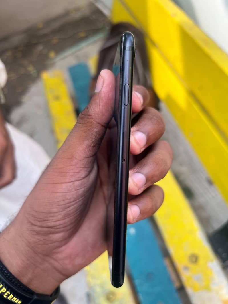 Apple iPhone 7 3