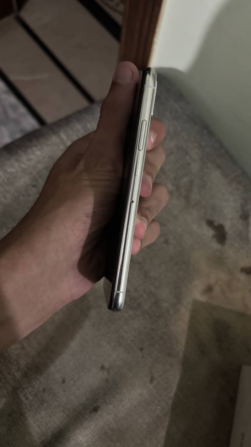 Apple iPhone X 3