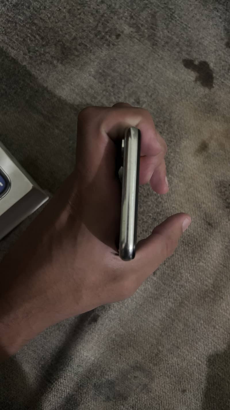 Apple iPhone X 5
