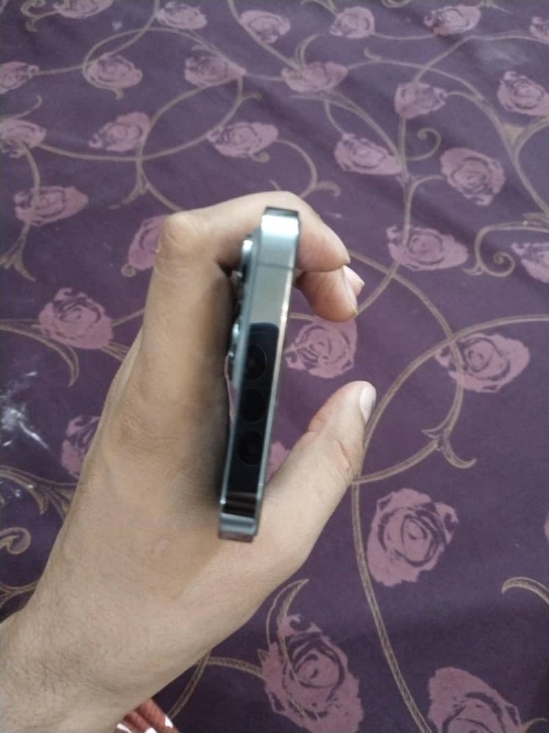 Apple iPhone 13 Pro 4