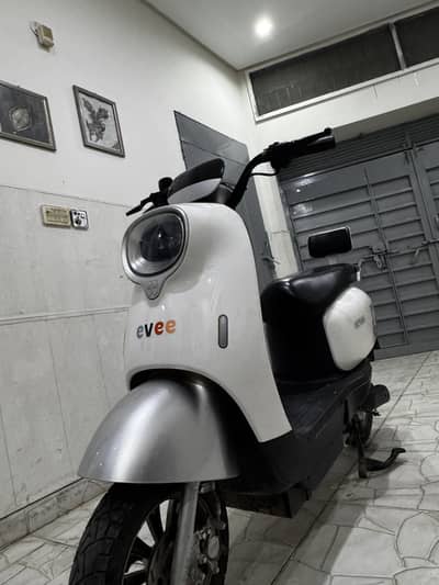 Evee scooty