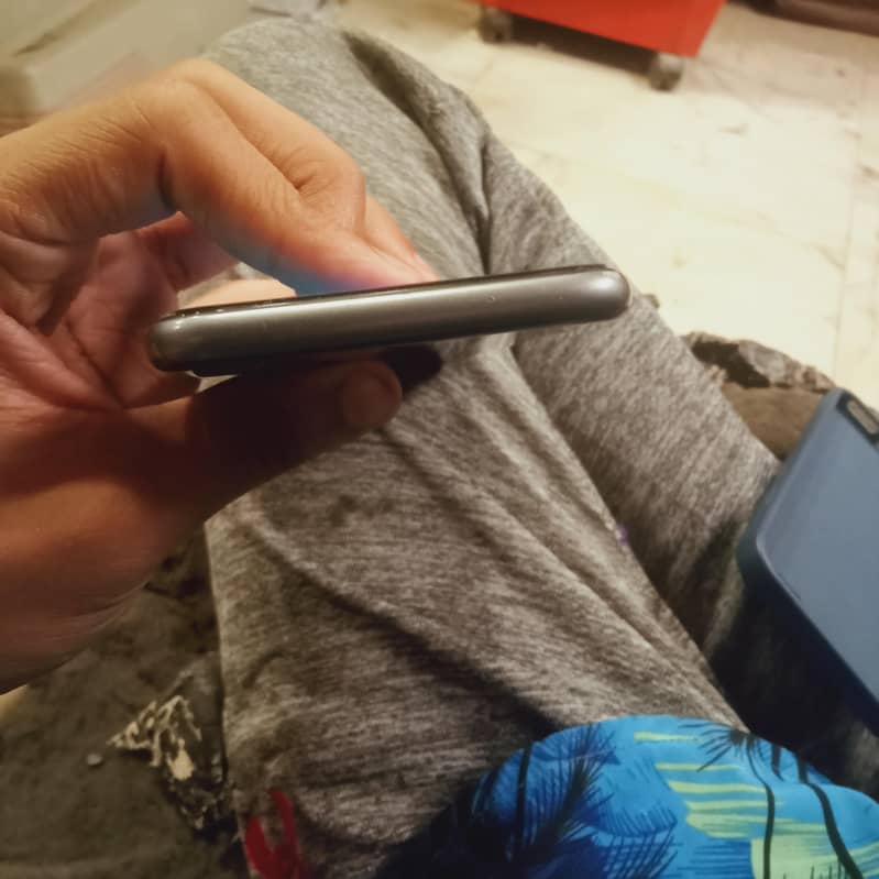 Apple iPhone 8 5