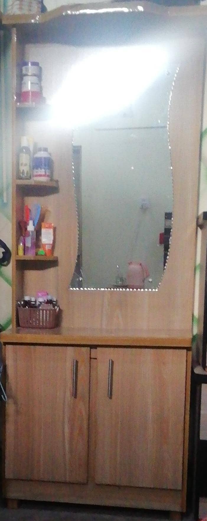 show case and dressing 1