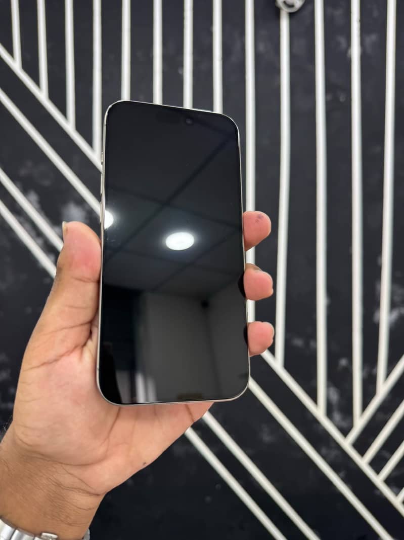 Apple iPhone 15 Pro 0
