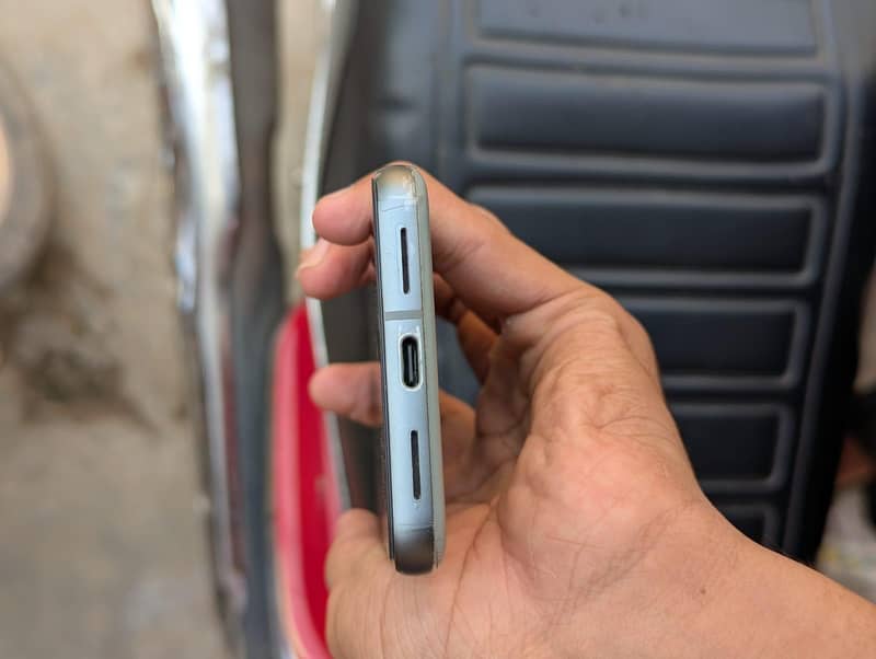 Google Pixel 8 4