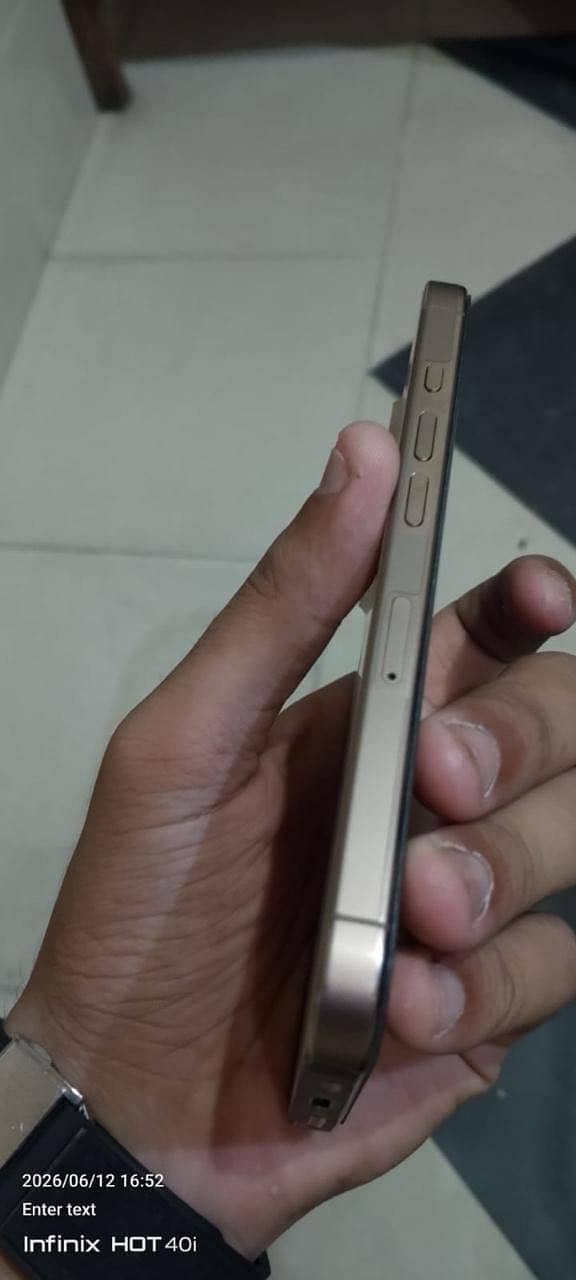 Apple iPhone 16 Pro 0
