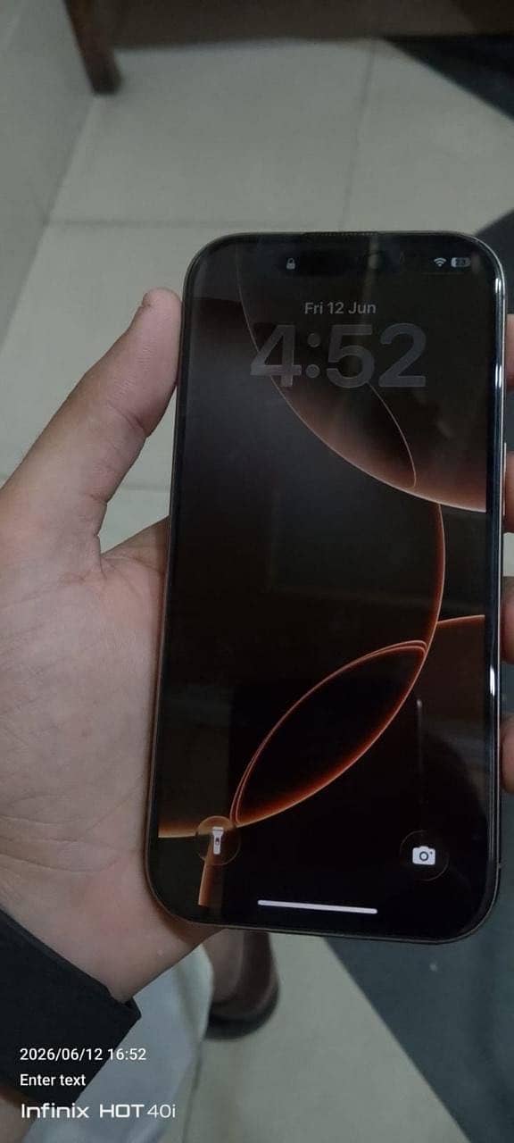 Apple iPhone 16 Pro 3