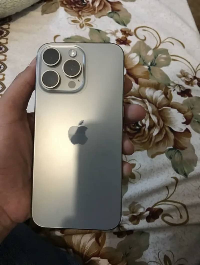 Apple iPhone 15 Pro Max 2